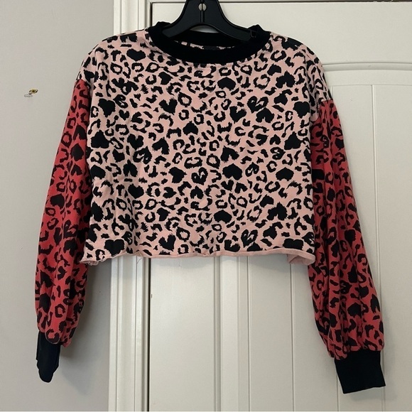 Beach Riot Ava Sweatshirt Rae Shorts Set Love Leopard - Picture 4 of 12